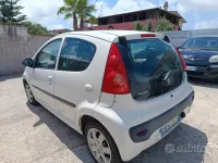 Usata Peugeot 107 68 CV (50 kW) 2010 Bianco Utilitaria