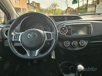 Usata Toyota Yaris 90 CV (66 kW) 2013 Bianco Utilitaria