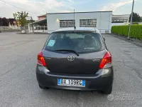 Usata Toyota Yaris Sol 90 CV (66 kW) 2009 Grigio Utilitaria