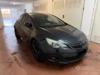 Usata Opel Astra GTC 140 CV (102 kW) 2013 Nero Coupé