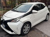 Usata Toyota Aygo X-play 69 CV (50 kW) 2015 Bianco Utilitaria