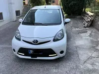 Usata Toyota Aygo 69 CV (50 kW) 2014 Bianco Utilitaria