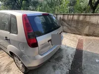 Usata Ford Fiesta 75 CV (55 kW) 2005 Grigio Utilitaria