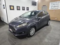 Usata Ford Fiesta Titanium 75 CV (55 kW) 2013 Grigio Berlina