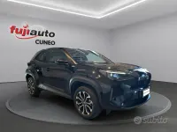 Käytetty Toyota Yaris Cross Trend 116 HP (85 kW) 2022 Musta Katumaasturi
