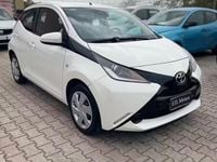 Käytetty Toyota Aygo X-play 69 HP (50 kW) 2018 Valkoinen Viistoperä