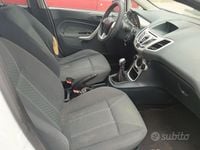 Usata Ford Fiesta 97 CV (71 kW) 2009 Bianco Berlina