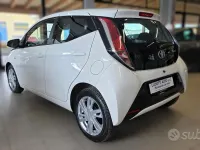 Usata Toyota Aygo Cool 69 CV (50 kW) 2014 Bianco Utilitaria