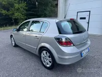 Usata Opel Astra Enjoy 120 CV (88 kW) 2007 Grigio Berlina