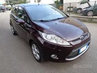 Usata Ford Fiesta 82 CV (60 kW) 2011 Marrone Utilitaria