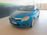 Usata Opel Tigra Edition 69 CV (50 kW) 2005 Cabrio