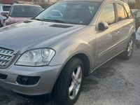 Usata Mercedes ML320 224 CV (164 kW) 2007 Grigio SUV