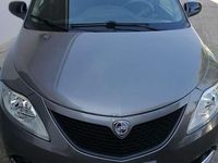 Usata Lancia Ypsilon Gold 69 CV (50 kW) 2019 Grigio Utilitaria