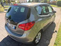 Begagnad Opel Meriva Cosmo 95 HK (69 kW) 2012 Brun Minibuss
