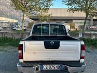 Usata Nissan Navara 133 CV (97 kW) 2004 Bianco Pick-up