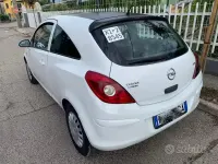 Usata Opel Corsa 75 CV (55 kW) 2011 Bianco Utilitaria