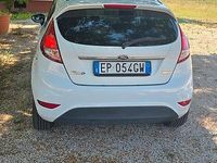 Usata Ford Fiesta Titanium 75 CV (55 kW) 2013 Bianco Utilitaria