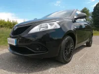 Usata Lancia Ypsilon Silver 69 CV (50 kW) 2017 Nero Utilitaria