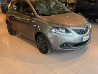 Usado Lancia Ypsilon Gold 69 HP (50 kW) 2023 Cinzento Citadino