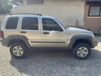 Second-hand Jeep Cherokee 163 CP (119 kW) 2005 Gri SUV