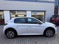 Usata Peugeot e-208 Active 100 kW (136 CV) 2022 Bianco / pastello Utilitaria