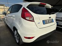 Usata Ford Fiesta 75 CV (55 kW) 2013 Bianco Berlina