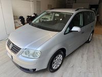 Usata VW Touran Highline 105 CV (77 kW) 2005 Grigio Monovolume