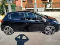 Usata Peugeot 208 GT-line 101 CV (74 kW) 2019 Nero Utilitaria