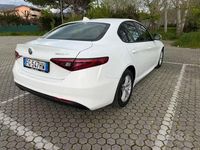 Usata Alfa Romeo Giulia 150 CV (110 kW) 2016 Bianco Berlina