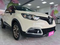 Usado Renault Captur Iconic 110 CV (80 kW) 2016 Beige SUV