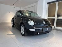 Begagnad VW New Beetle 102 HK (75 kW) 2000 Svart Halvkombi