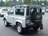 Usata Land Rover Defender SE 122 CV (89 kW) 2008 Argento SUV