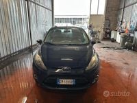 Usata Ford Fiesta 97 CV (71 kW) 2013 Blu Berlina