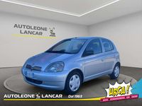 Usata Toyota Yaris Sol 68 CV (50 kW) 2000 Grigio Berlina