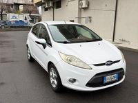 Usata Ford Fiesta Titanium 68 CV (50 kW) 2010 Bianco Utilitaria