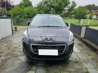 Usata Peugeot 5008 115 CV (84 kW) 2014 Grigio Monovolume