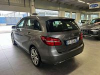 Usata Mercedes B180 122 CV (89 kW) 2018 Grigio Monovolume
