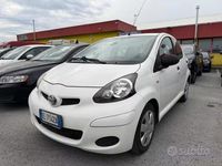 Usata Toyota Aygo 68 CV (50 kW) 2012 Bianco Utilitaria