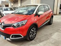 Usado Renault Captur Iconic 110 CV (80 kW) 2016 Rojo SUV