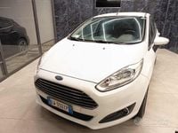 Usata Ford Fiesta 80 CV (58 kW) 2015 Bianco Berlina