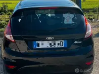 Usata Ford Fiesta 75 CV (55 kW) 2014 Nero Utilitaria