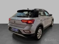 Usata VW T-Roc Life 110 CV (80 kW) 2023 Pyrit silver metallizzato nero SUV