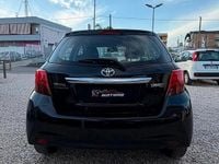Usata Toyota Yaris Lounge 99 CV (72 kW) 2015 Nero Utilitaria