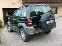 Usata Jeep Cherokee 163 CV (119 kW) 2006 Nero SUV