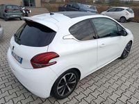 Usata Peugeot 208 Allure 82 CV (60 kW) 2015 Bianco Utilitaria