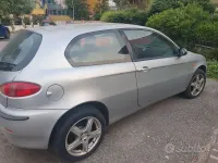 Usata Alfa Romeo 147 116 CV (85 kW) 2004 Grigio Utilitaria