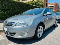 Usata Opel Astra 101 CV (74 kW) 2010 Argento Berlina
