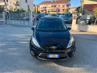 Usata Ford Fiesta Titanium 95 CV (69 kW) 2010 Blu Berlina
