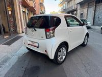 Usata Toyota iQ Sol 68 CV (50 kW) 2010 Bianco Utilitaria
