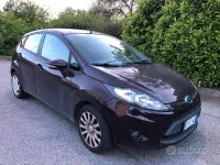 Usata Ford Fiesta 80 CV (58 kW) 2010 Rosso Berlina